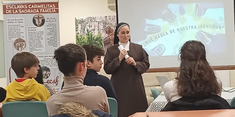 Hermana Cristina Calleja: «Los jóvenes viven muy contentos la experiencia junto a la vida consagrada en Luces en la Ciudad»
