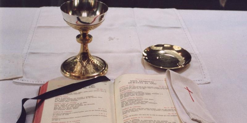 El curso 'Episcopado, presbiterado y diaconado' impartido por el padre Gianfranco Ghirlanda ha sido pospuesto