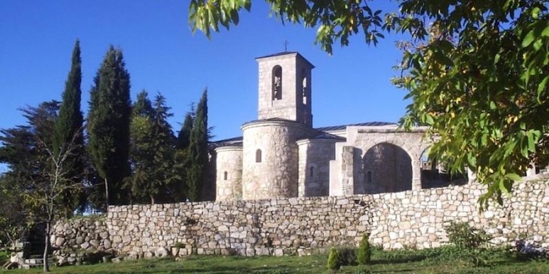 Inés Ruiz Montejo imparte una conferencia sobre arte en el convento de San Antonio de la Cabrera