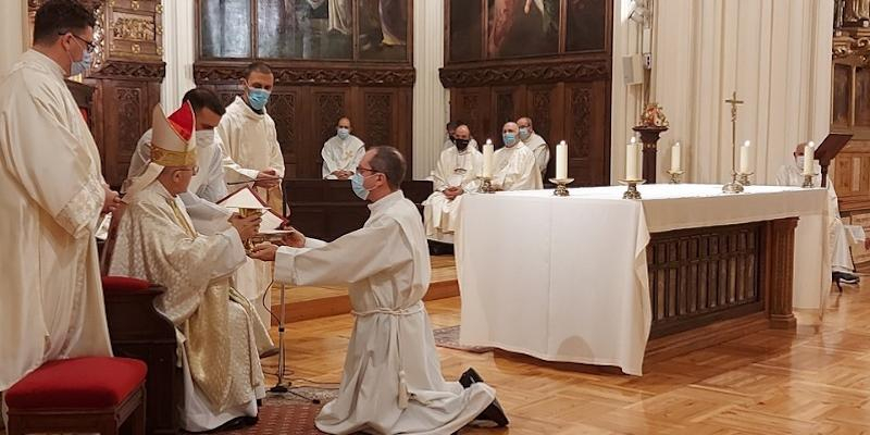 El cardenal Osoro preside la ceremonia de institución de ministerios de acólito y lector de aspirantes al diaconado