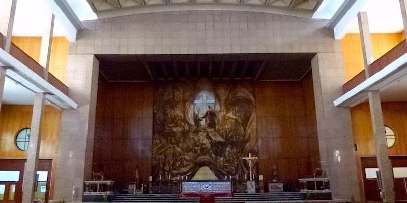 El vicario episcopal de la VII bendice los nuevos confesonarios de San Juan de la Cruz