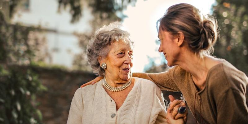 Mar Crespo, responsable del Área de Mayores y Cuidado de la Vida de Cáritas Madrid: «Tenemos que integrar a todas las personas y no descartarlas por ser mayores»