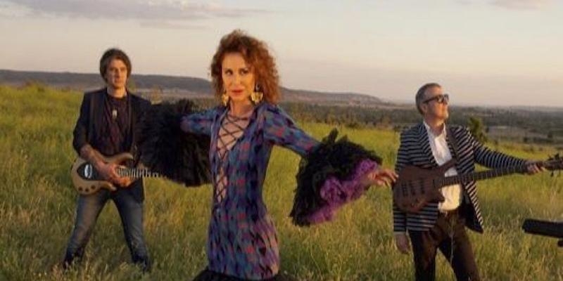 Vicky Larraz y Olé-Olé ofrecen un concierto solidario en la ermita Virgen del Puerto