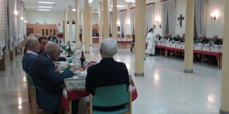 El cardenal pospone el rezo del rosario con los sacerdotes de la residencia San Pedro