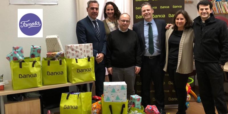 Los empleados de Bankia ayudan a los Magos de Oriente de Cáritas Santa Catalina Mártir, de Majadahonda