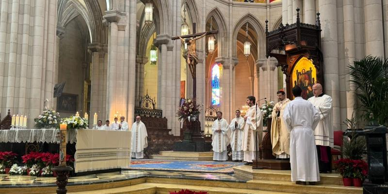 El cardenal José Cobo, en la solemnidad del Bautismo del Señor: «Hoy es un día en el que celebramos que cielo y tierra se unen y esa capacidad solamente la tiene Jesús»