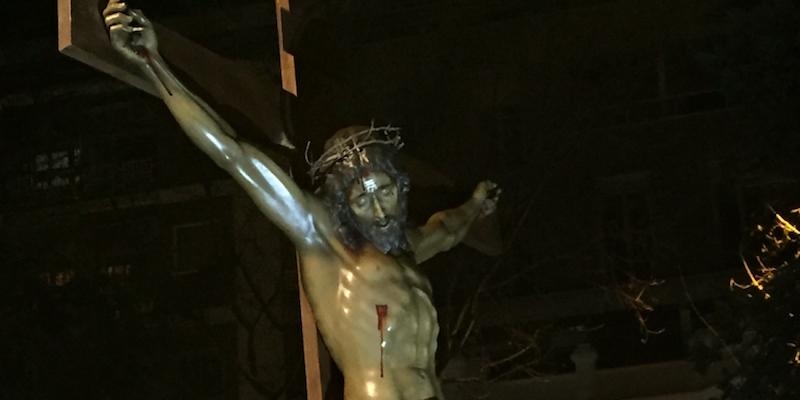El Cristo de la Misericordia sale a la plaza de la Prosperidad en el Miércoles de Ceniza