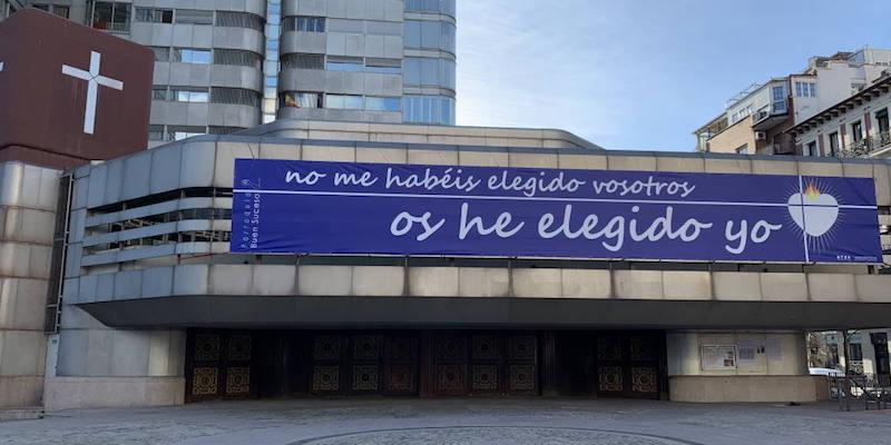 El cardenal Rouco administra el sacramento de la Confirmación a jóvenes de Nuestra Señora del Buen Suceso