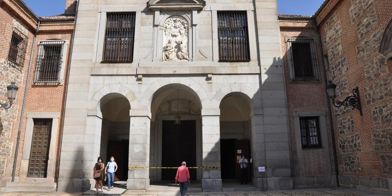 Los fieles honran a san Pantaleón, un santo que «hace mucho caso» en asuntos de salud