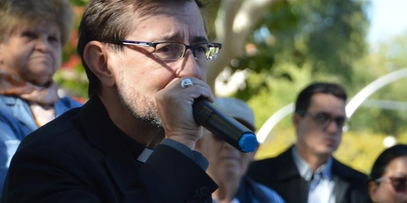 Cientos de personas se unen a la vigilia de oración y denuncia frente al CIE de Madrid