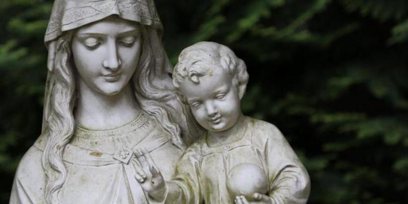 San Ignacio de Loyola de Torrelodones invita a participar en el rezo de un rosario de la aurora en el mes de mayo