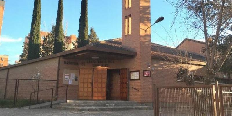 Ángel López administra este domingo el sacramento de la Confirmación en Santa María del Buen Aire de Moratalaz