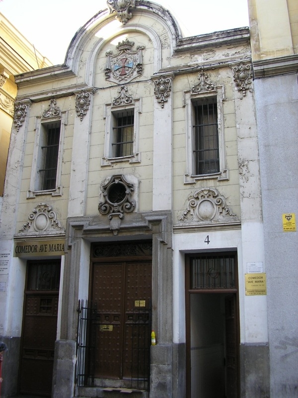 El cardenal Osoro visita el comedor social Ave María en la fiesta de su titular