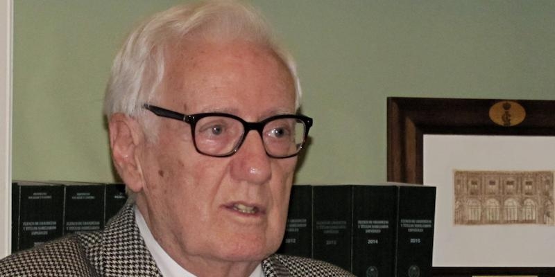 Alberto de la Hera imparte clases de Historia de la Iglesia cristiana en Buen Suceso