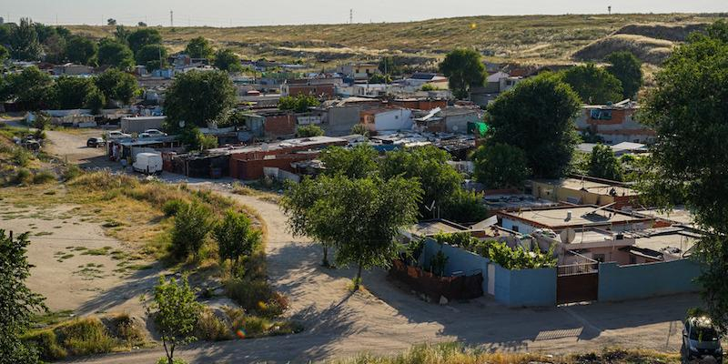 Monseñor Martínez Camino se acerca a la Cañada Real en su visita pastoral a Santo Domingo de la Calzada