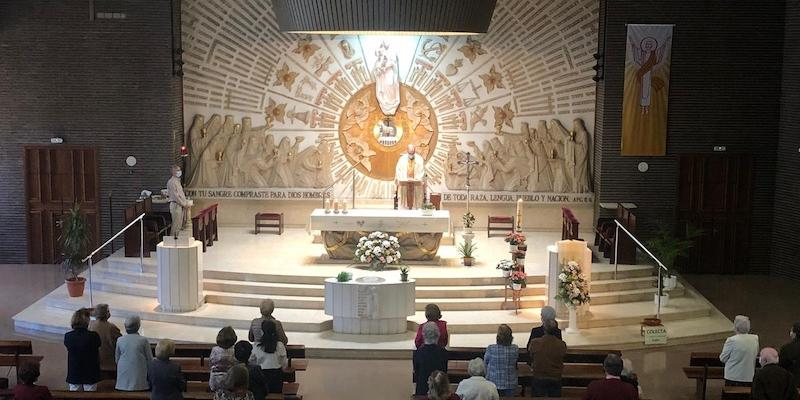Monseñor José Cobo realiza la visita pastoral a Nuestra Señora del Santísimo Sacramento
