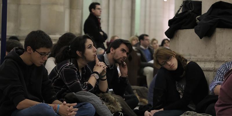 El cardenal envía desde Roma un mensaje a los jóvenes participantes en la vigilia de oración del primer viernes de mes