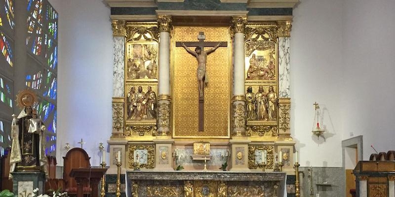 Nuestra Señora del Carmen de Pozuelo honra a la Virgen del Pilar con un rosario de la aurora