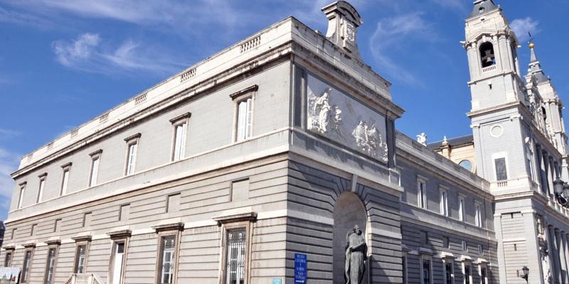 El arzobispo ultima una reforma de la Curia