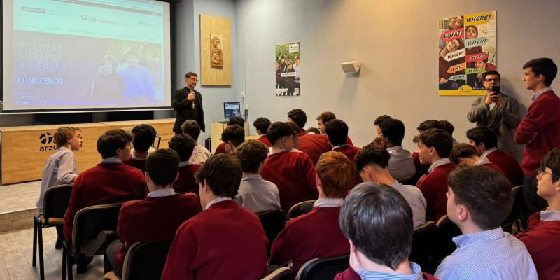 El cardenal Cobo anima a los alumnos del Colegio Arzobispal a «creer en sus sueños, como san José»: «Siempre tendréis alguien de la Iglesia cerca de vosotros»