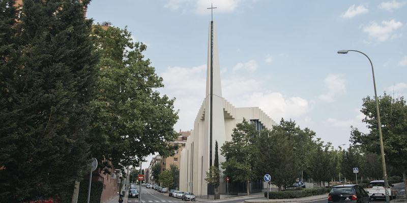 El cardenal Osoro preside en Santa Teresa Benedicta la Misa de la Sagrada Familia, emitida por la 2 de TVE