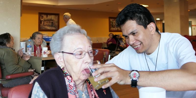 La ética asistencial en la atención a las personas mayores, a estudio en un simposio