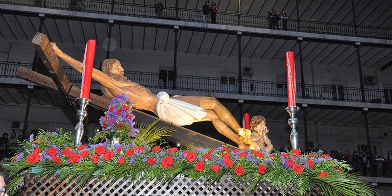 El Cristo del Camino procesiona el Lunes Santo por las calles del barrio de Delicias
