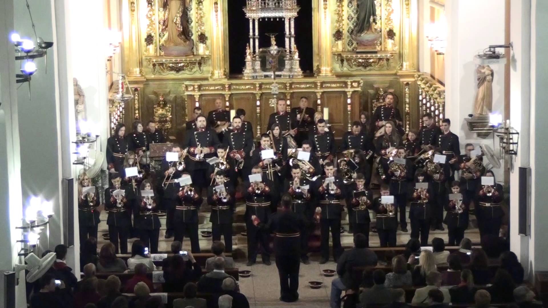 Concierto de la Agrupación Musical Pedro Apóstol de Barajas en la iglesia de Nuestra Señora del Carmen y San Luis