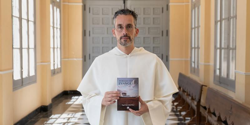 Fray Ángel Fariña presenta su libro 'Pensar con el Evangelio': la Palabra de Dios no solo para creyentes