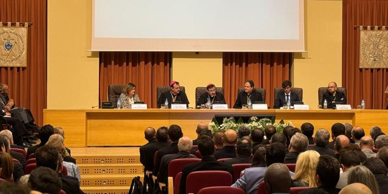 Tres peticiones para la universidad en el acto académico con el que ha comenzado el curso en San Dámaso: Diálogo fluido con la realidad, conversión pastoral y cobertura a las necesidades formativas desde el servicio a la evangelización