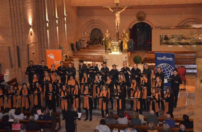 La Iglesia Santa Ana y La Esperanza acoge un concierto de Navidad a beneficio de Manos Unidas ofrecido por la Agrupación Coral Iter