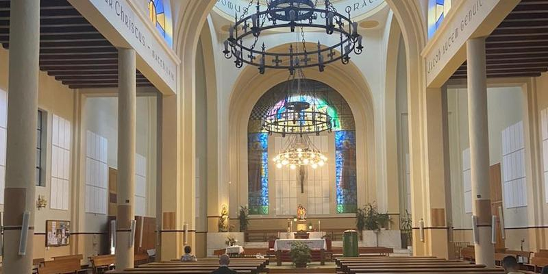 El vicario episcopal de la II preside una Eucaristía con sacramento de la Confirmación en Sagrada Familia