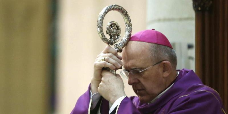 El cardenal preside en la catedral una Eucaristía por los sacerdotes y consagrados difuntos