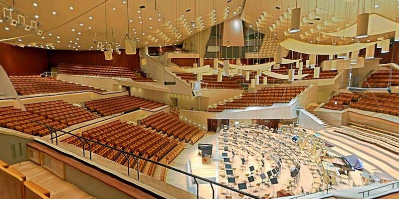 El Camino Neocatecumenal celebra sus 40 años en Berlín con un concierto en la Filarmónica y la presentación del libro de Kiko Argüello