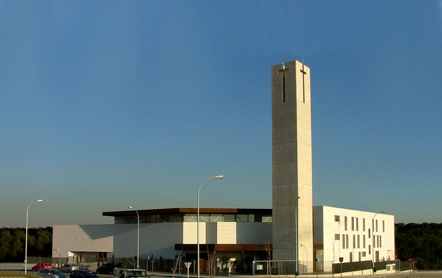 Eucaristía del arzobispo de Madrid en la parroquia Santo Tomás Moro, de Majadahonda