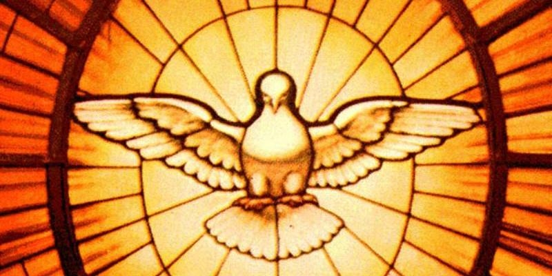 Juan Carlos Vera imparte el sacramento de la Confirmación en el colegio Paraíso Sagrados Corazones