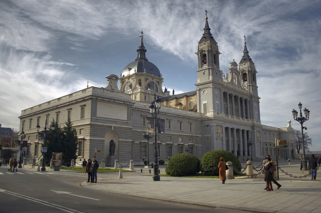 13 tv retransmite la Santa Misa de la Inmaculada desde la catedral de la Almudena