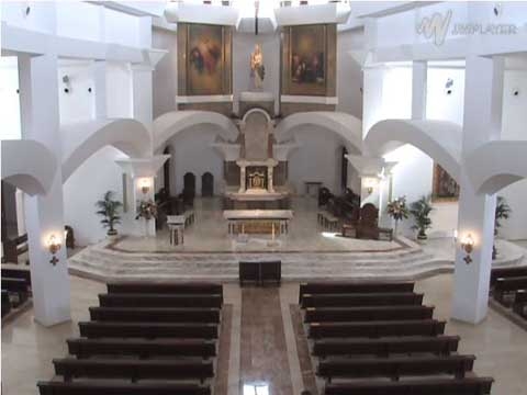 El vicario episcopal de la VII imparte el sacramento de  la Confirmación en Santísimo Corpus Christi de Las Rozas