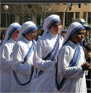 Eucaristía y comida navideña del arzobispo de Madrid en las casas de las Misioneras de la Caridad
