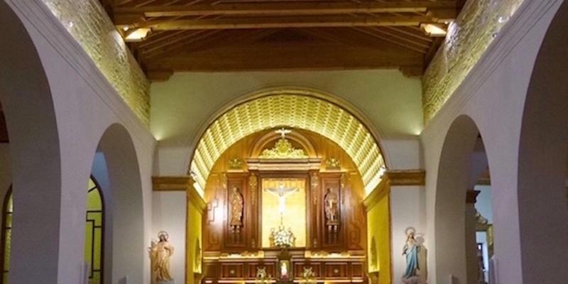 Monseñor Martínez Camino administra el sacramento de la Confirmación en San Pedro Apóstol de Alcobendas