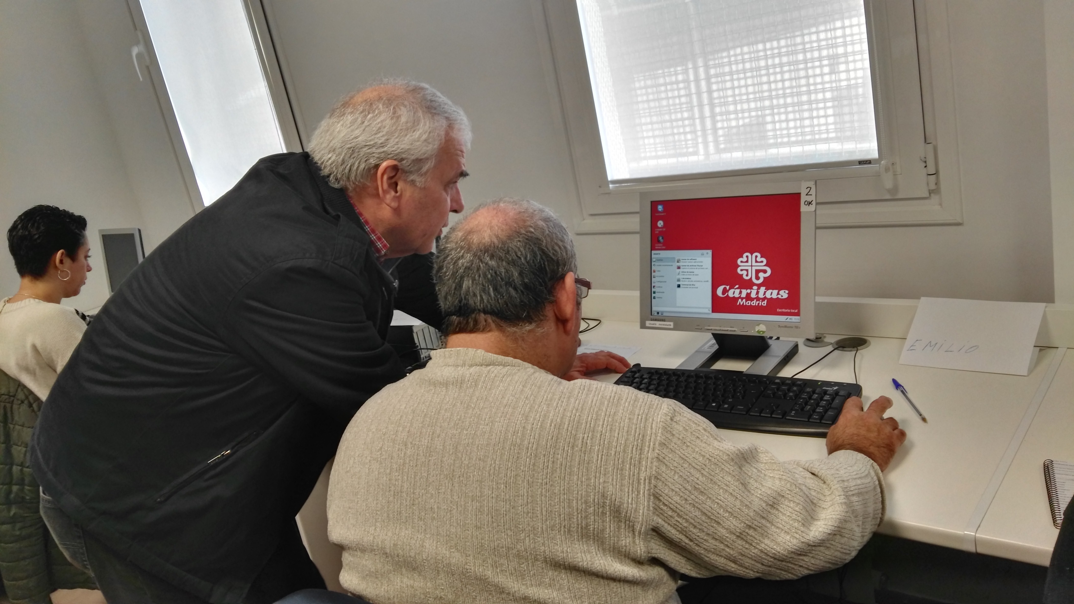 Los centros de capacitación de Cáritas Madrid ofrecen nuevos cursos de empleado de fincas urbanas y auxiliar de peluquería