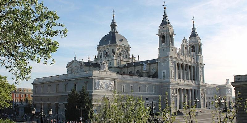 El cardenal preside en la catedral una Misa de acción de gracias por la graduación de 2º de Bachillerato de La Inmaculada-Marillac