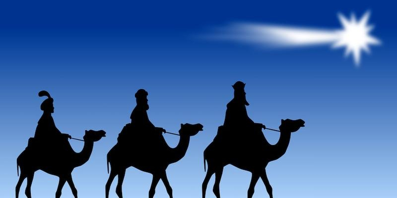 Los Magos de Oriente visitan a los pequeños de la Hermandad de Los Gitanos