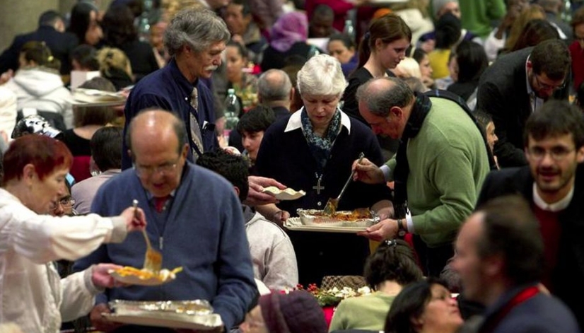 La Comunidad de Sant’ Egidio Madrid organiza una comida de Navidad con los «amigos de la calle»