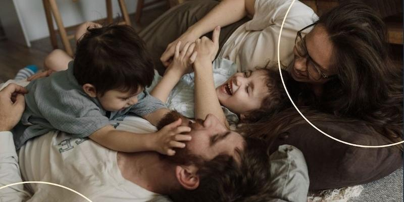 Luis Chiva dirige una charla coloquio en la capilla universitaria de Somosaguas sobre el uso de las emociones