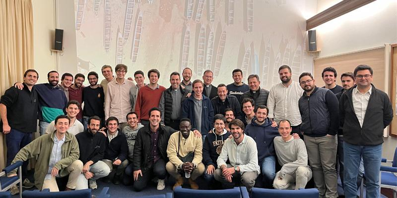 'Los cayucos de Kayar' llega al Seminario para mostrar la realidad de la migración: «Lo que más me gusta es la sencillez y humanidad del corto»