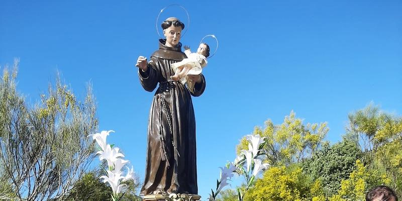 Robledo de Chavela inaugura las fiestas de san Antonio de Padua con el traslado de la imagen del santo