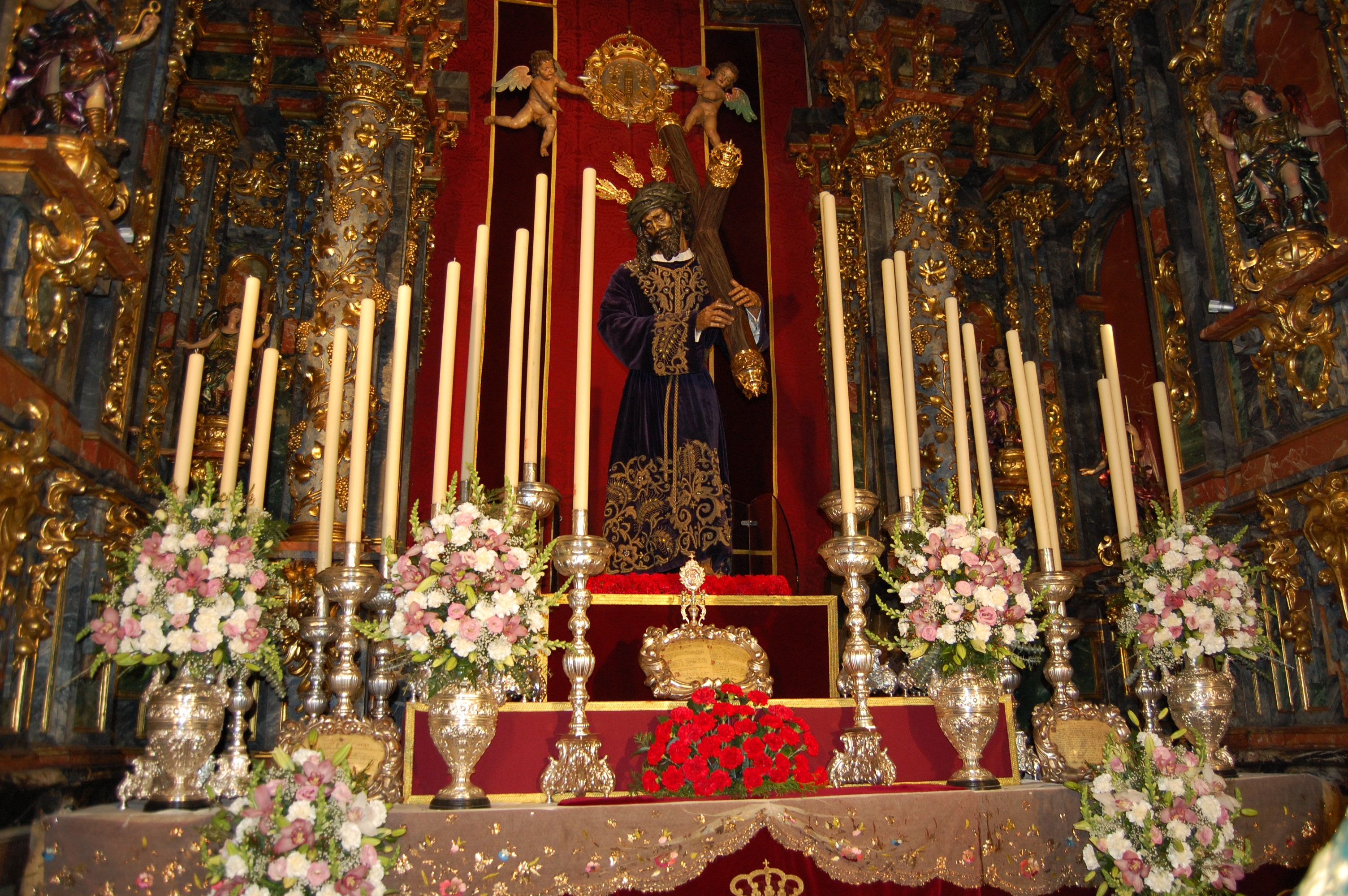 Nuestro Padre Jesús del Gran Poder preside un vía crucis antes de ser trasladado a su paso procesional