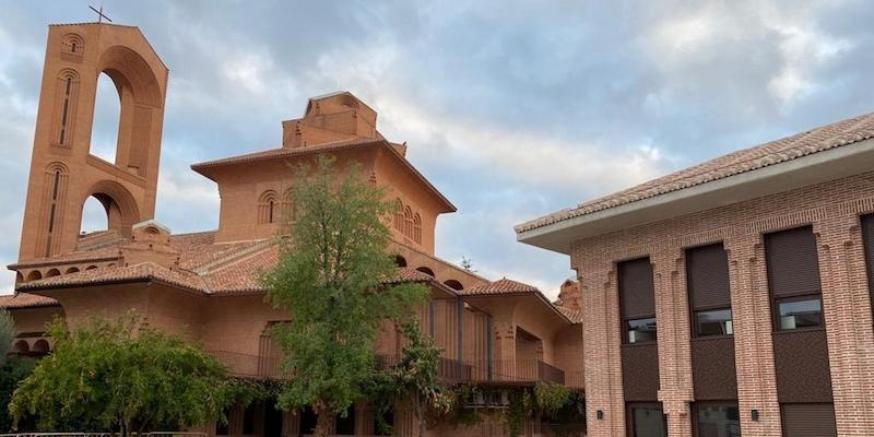 El cardenal Osoro bendice las nuevas instalaciones de Fundación Caná en Pozuelo