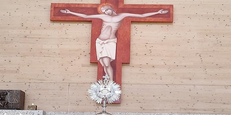 La RCCE realiza este sábado su noche mensual de alabanza y adoración al Santísimo